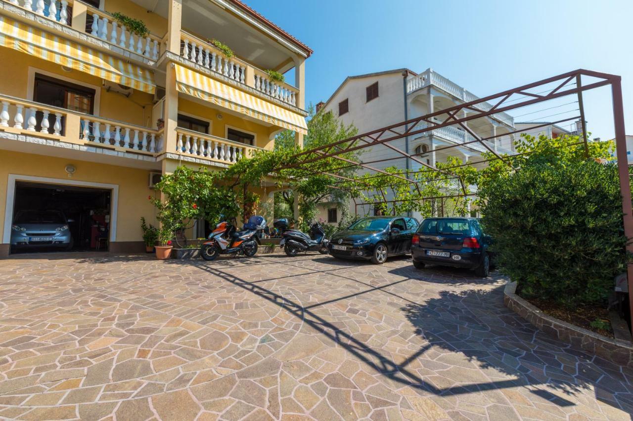 Apartman Laura Selce Exterior photo