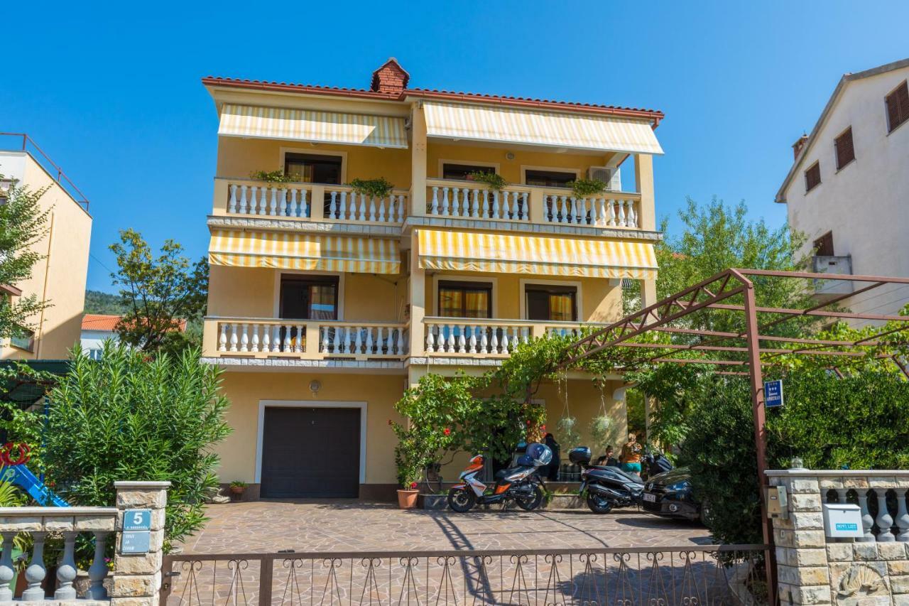 Apartman Laura Selce Exterior photo