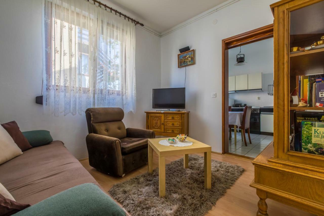 Apartman Laura Selce Exterior photo